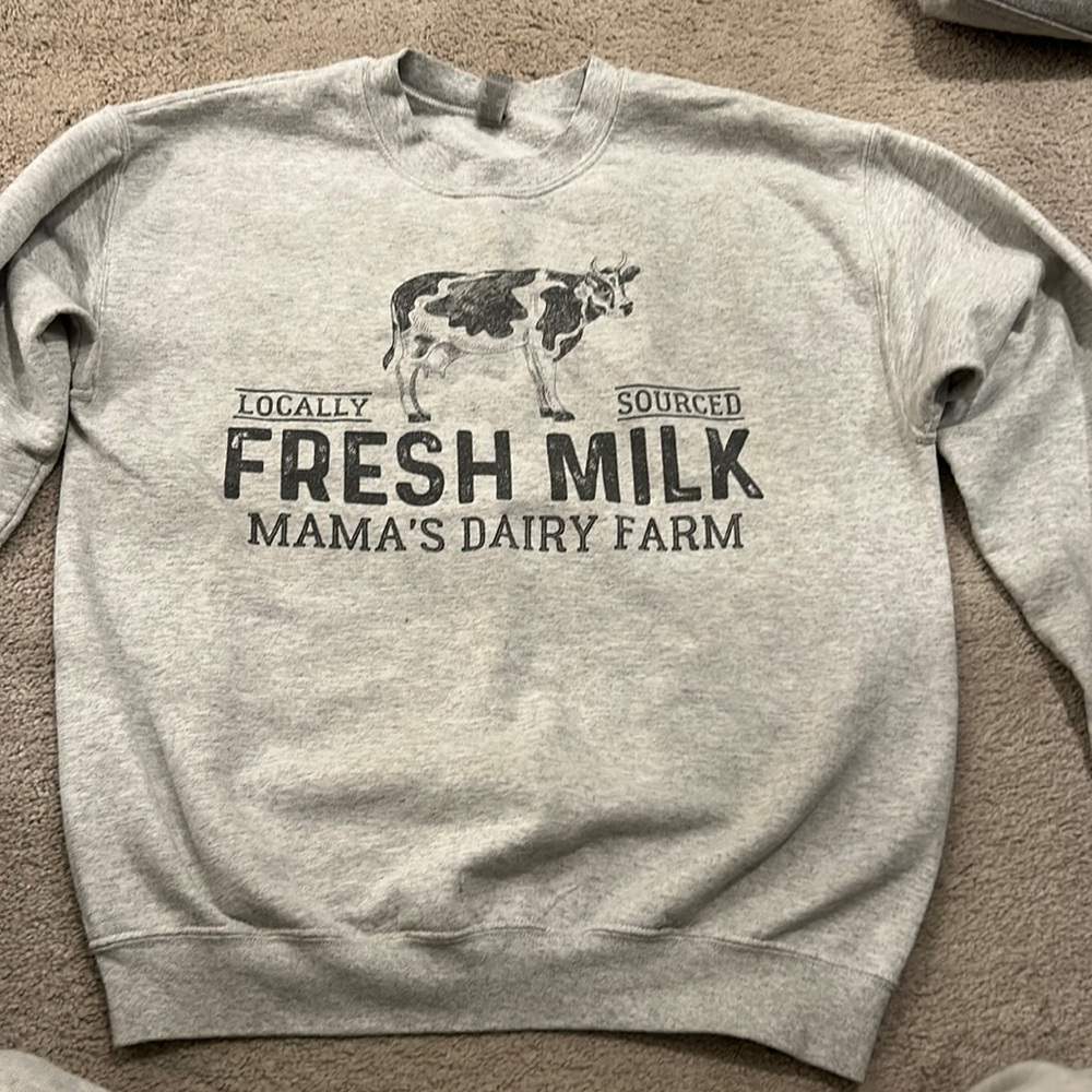 Mamas dairy farm crew neck